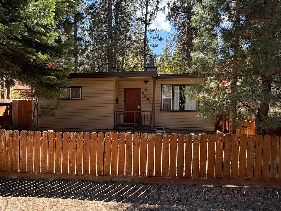 2498 Chris Ave