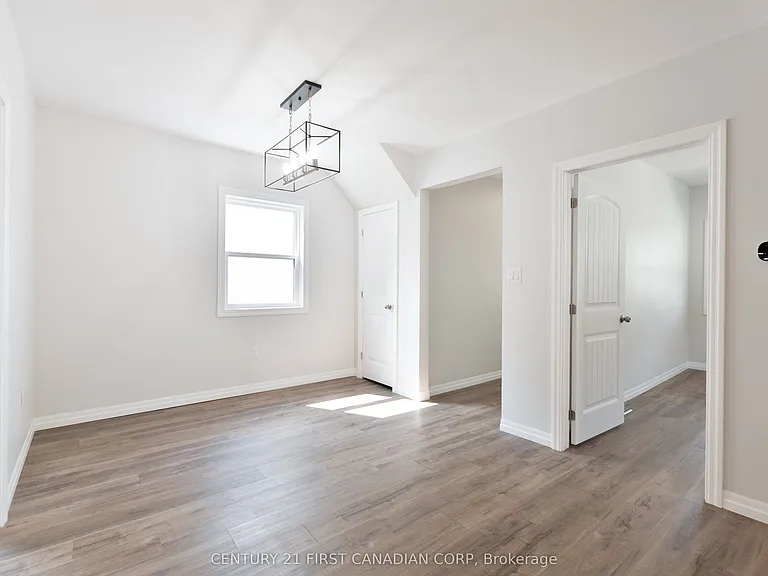 35 Inkerman St #MAIN — Photo 6