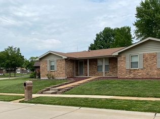 2115 Olde Winery Rd, Saint Louis, MO 63129