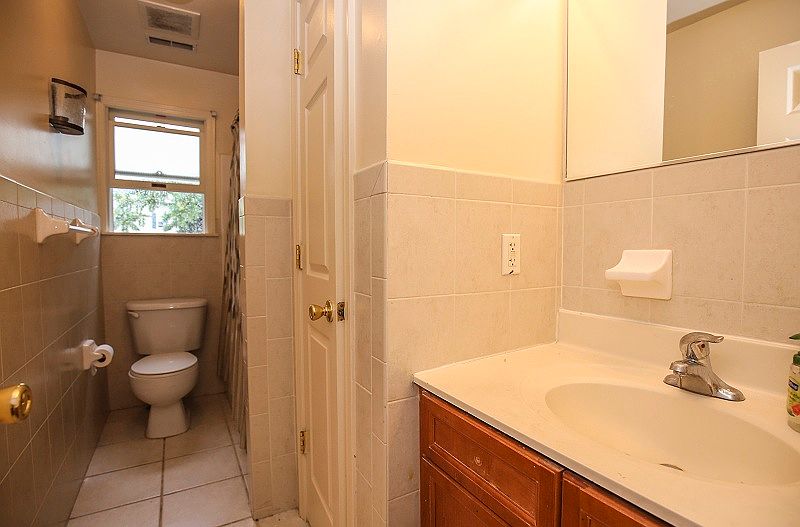 2nd image of 76 Willow St #1