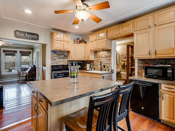 4th image of 1704 Jefferson St NE #6