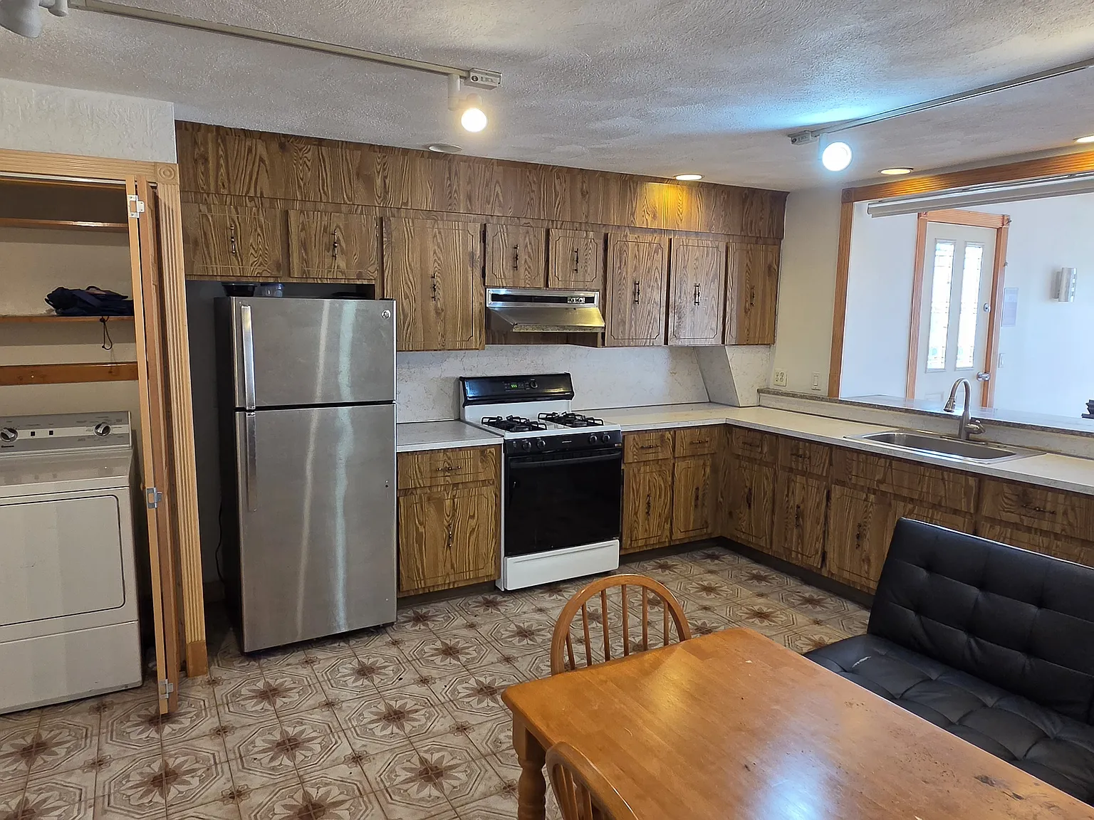 1 bed, 900 sqft, $2,300 — Photo 1
