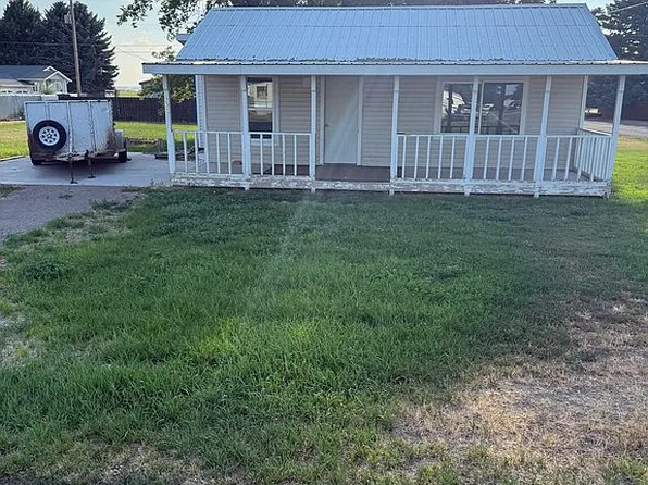 608 1st St E, Hansen, ID 83334