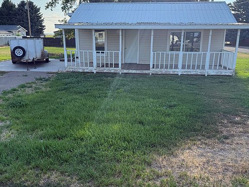 608 1st St E - Property Image
