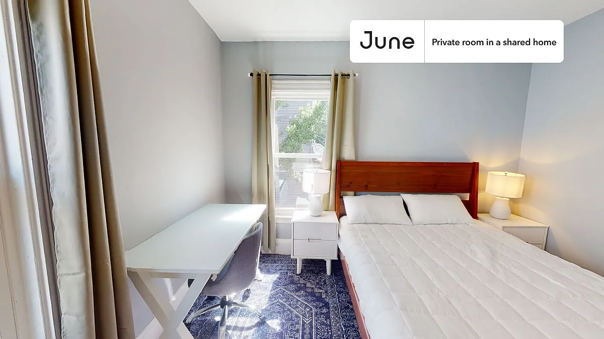 Queen bedroom in 7 bed/2 bath home in Allston #1321 E — Photo 2