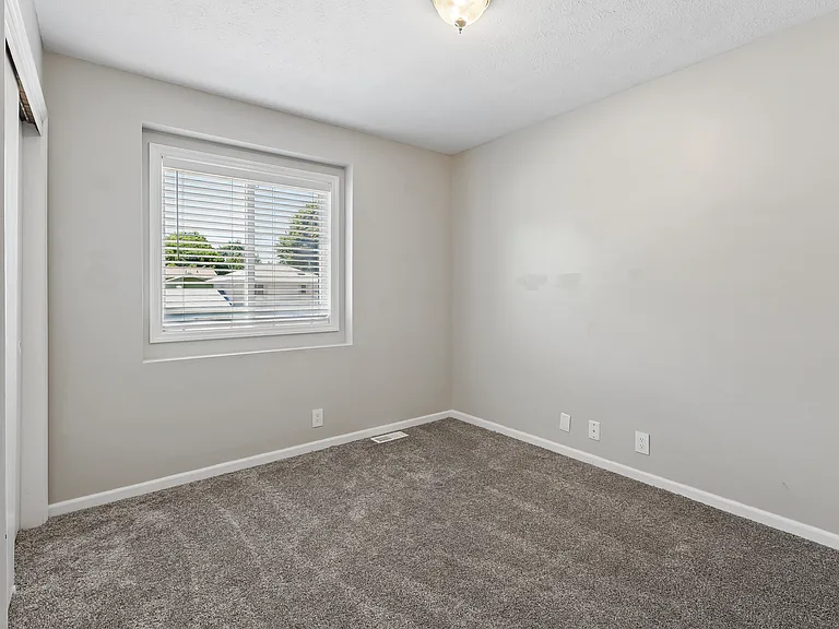 6005 N 126th Ave — Photo 16