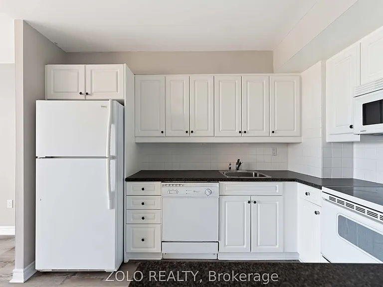 2759 Carousel Cres #501 — Photo 14