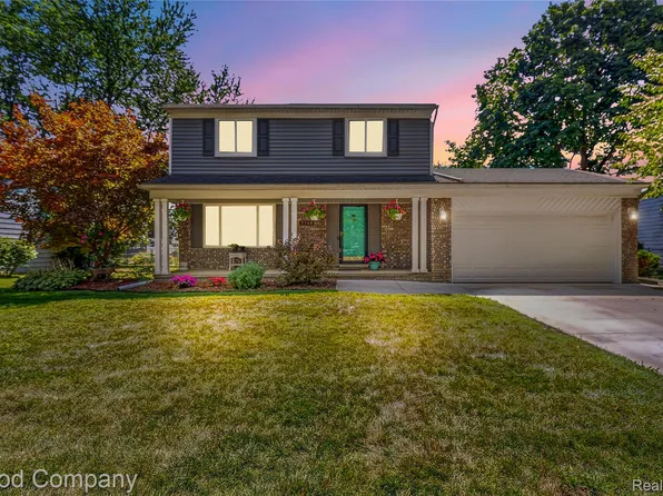 3740 Horseshoe Dr, Troy, MI 48083