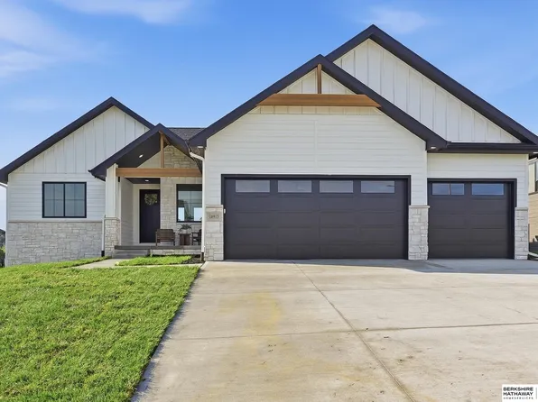 16915 Benjamin St, Bennington, NE 68007