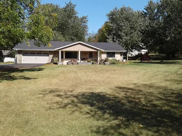 5570 S Edinbourgh Dr, New Berlin, WI 53146