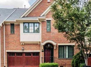 202 Village Gate Dr, Chapel Hill, NC 27514