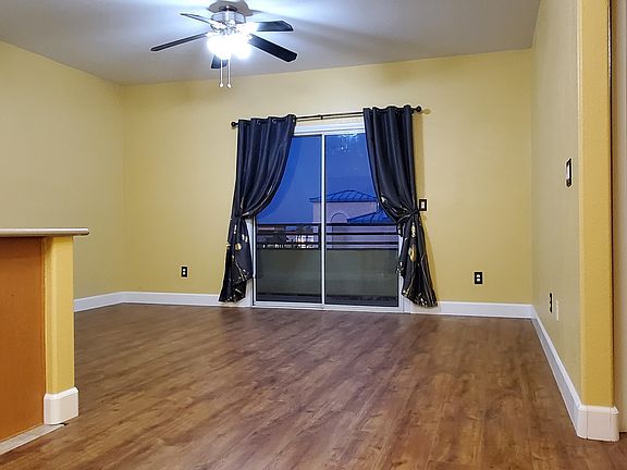 4th image of 2291 W Horizon Ridge Pkwy Unit 13275