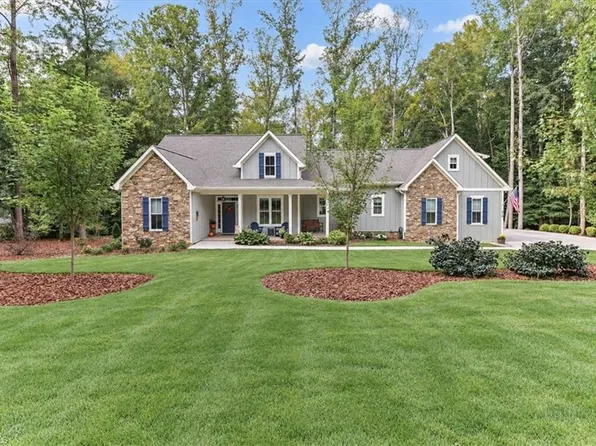 618 Saint Cloud Dr, Statesville, NC 28625