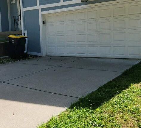 Front - Basketball hoop
