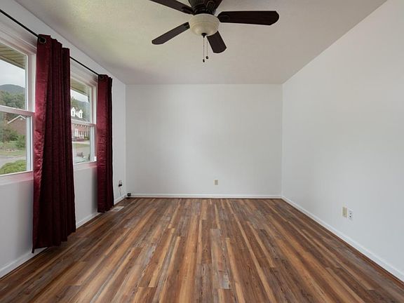 3rd image of 554 Cecil D Quillen Dr