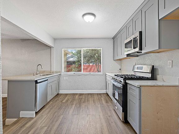 5th image of 1815 E Robertson St