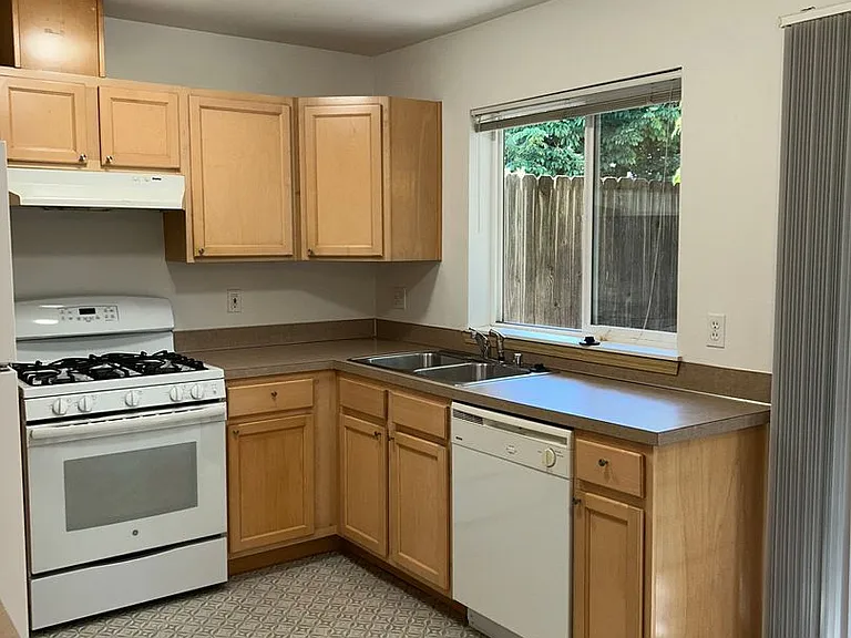 4018 California Ave SW — Photo 3
