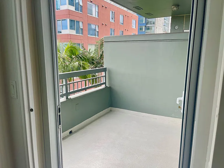 300 W Beech St #304 — Photo 10