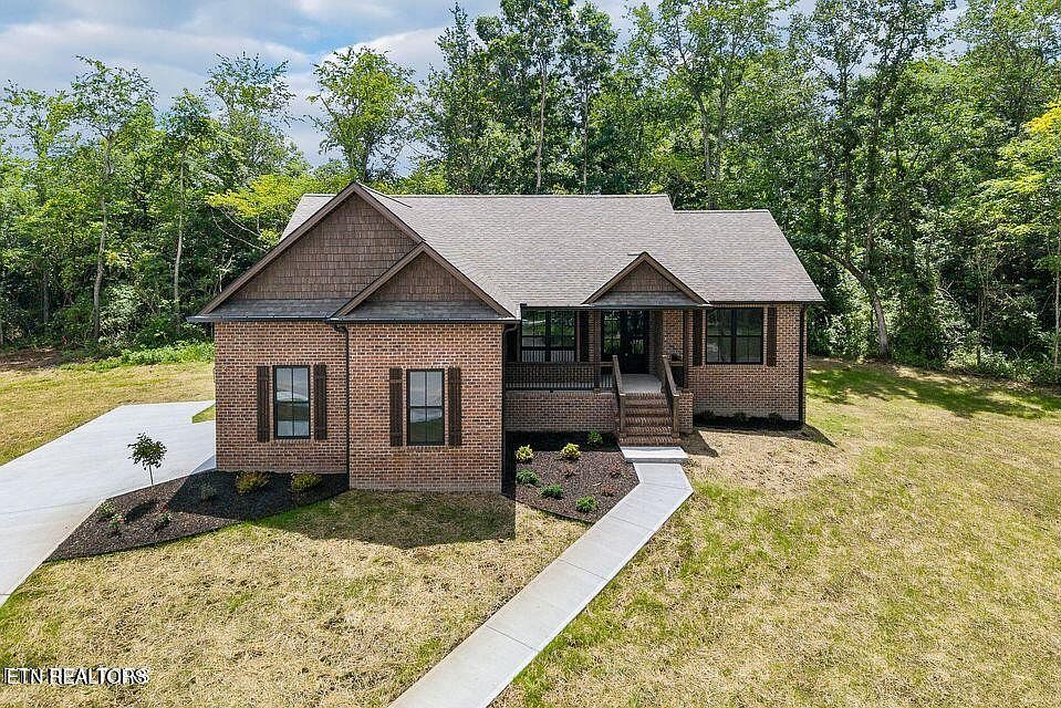 1st image of 2 Riverchase Dr