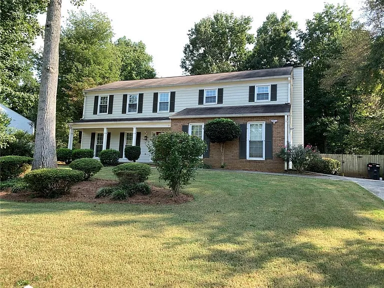 4536 Woodlawn Lake Dr — Photo 1