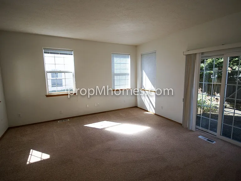 15045 SE Elm Park Dr — Photo 4