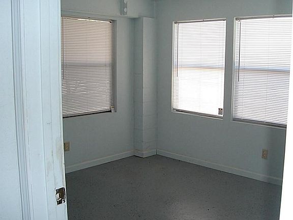 5th image of 863 Bonita St