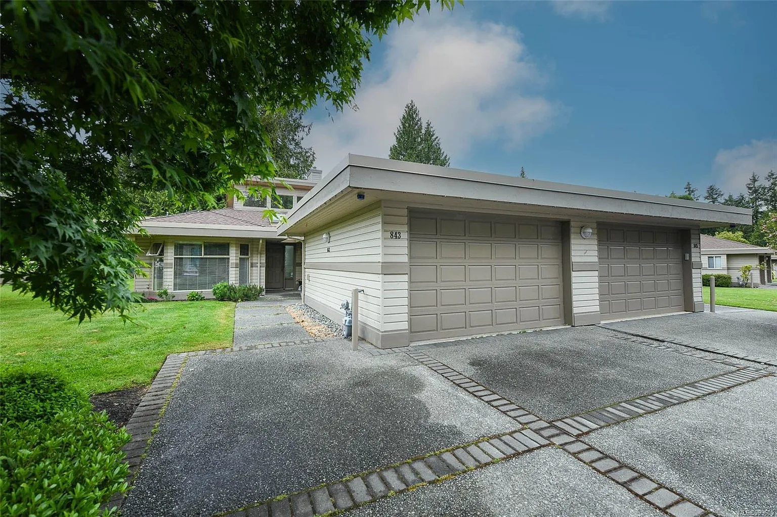 843 Lakes Blvd photo 1