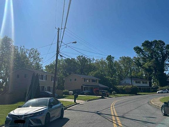 Exterior Neighborhood (street photo)