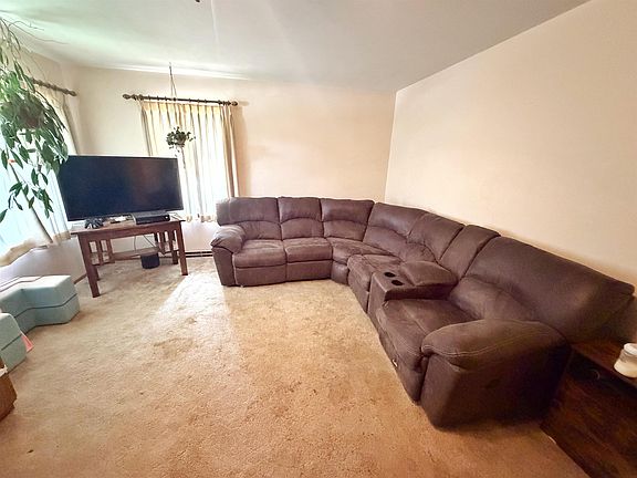 2nd image of 250 Oak Dr