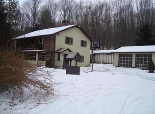 311 Mountain View Rd, Newfoundland, PA 18445