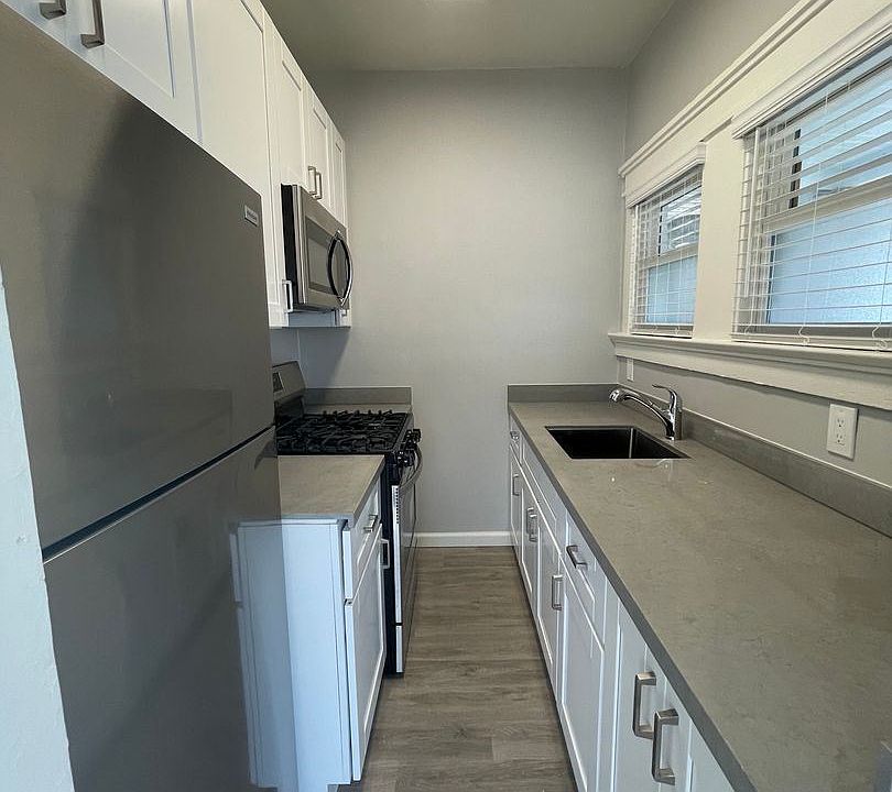 1st image of 1133 27th St #4