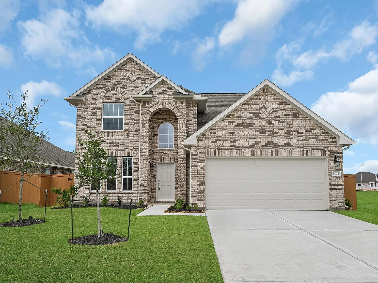4 bed, 2.5 bath, 2481 sqft, $2,750 — Photo 1