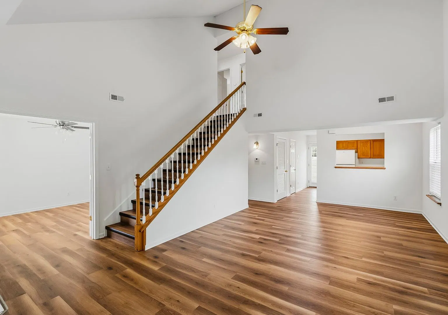 1725-1727 Louise Cir. — Photo 4