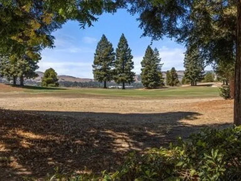 330 S Overlook Dr — Photo 24