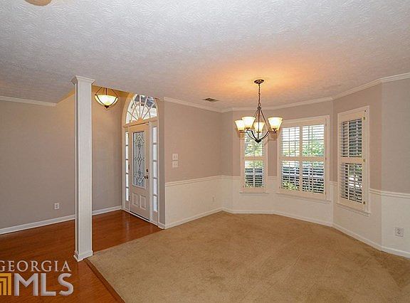 4th image of 716 Walt Ln NE