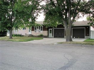 201 W 1st Ave S, Cavalier, ND 58220
