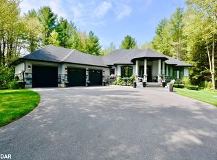 2 Sycamore Cir, Springwater, ON L0L2K0
