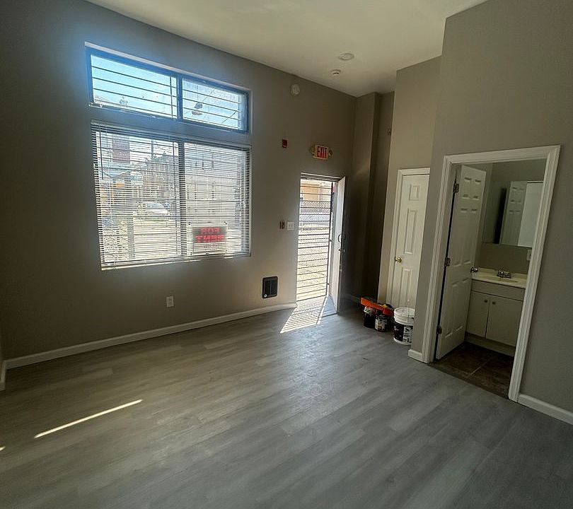 2nd image of 3098 1/2 Ruth St Floor 1