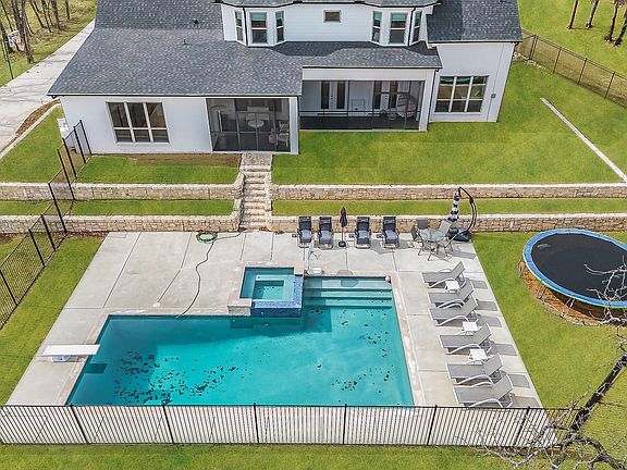 3rd image of 520 Bonnards Peak Rd