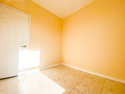 Rented by RealTegrity NY LLC | media 31