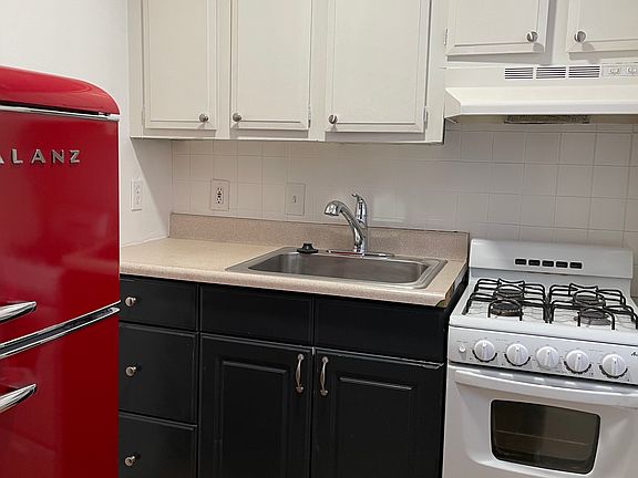 3rd image of 1750 N Pearl St #11A