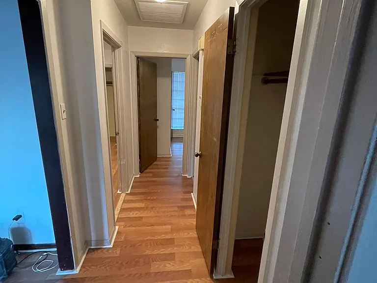 230 Berkshire Ln — Photo 3
