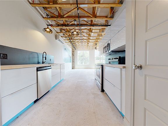 5th image of 305 W 27th St #227