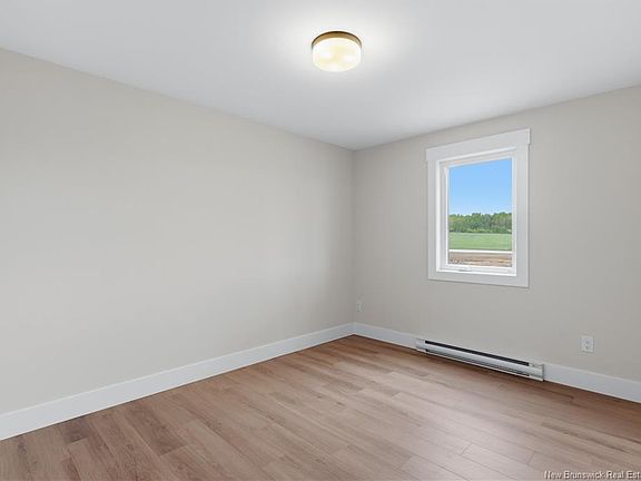4th image of 272 Maccoun St