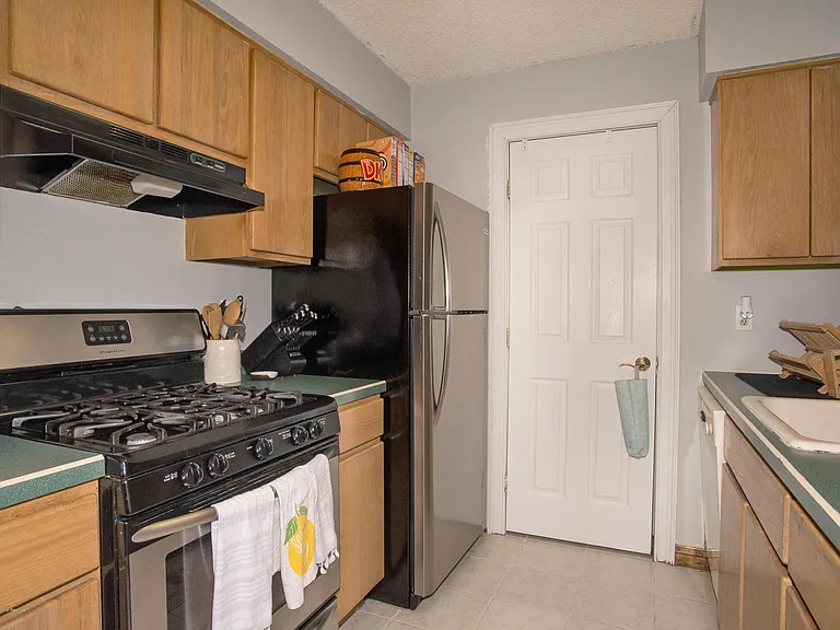 1716 Waters Edge Dr — Photo 8