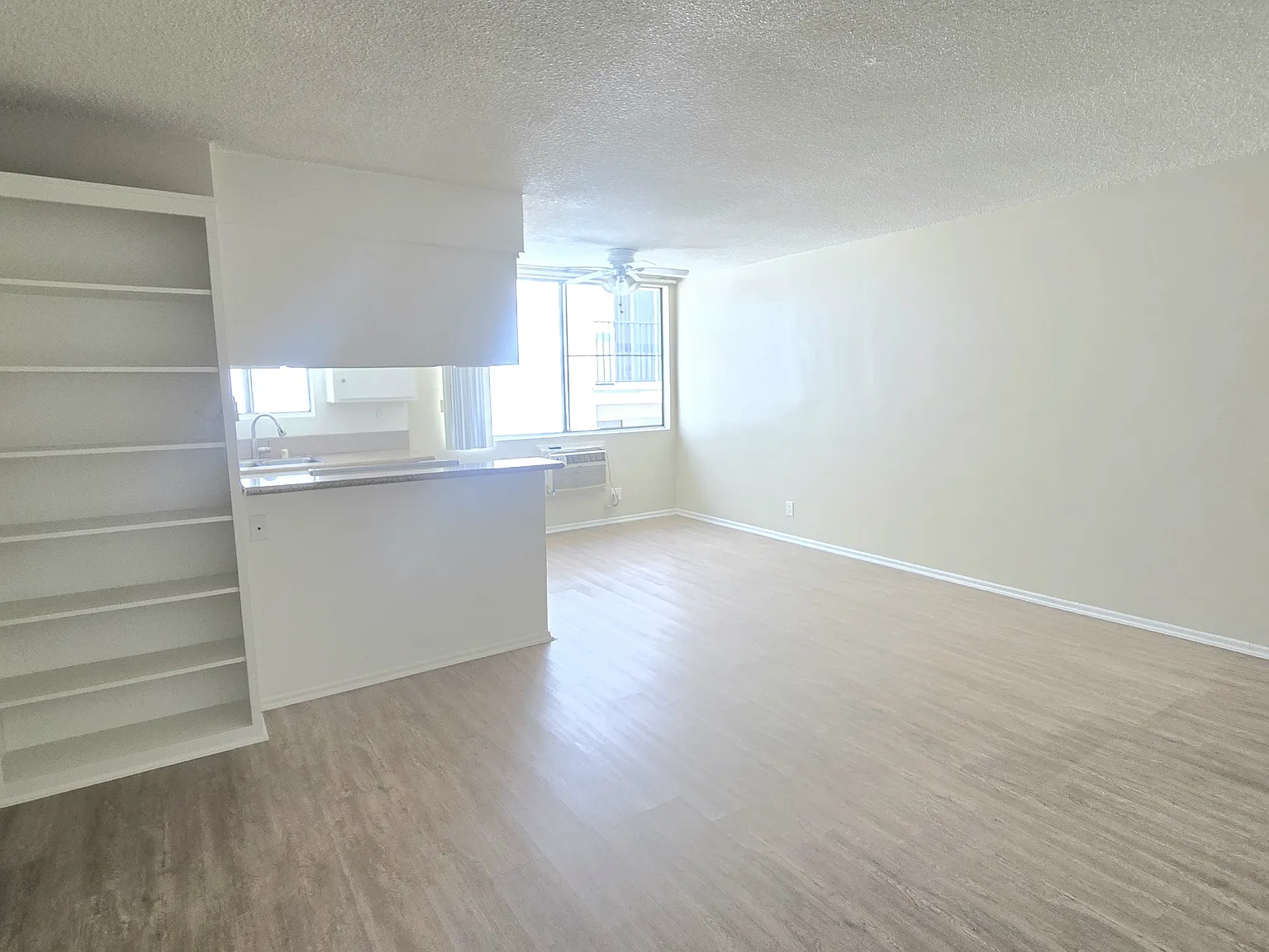 Harvard Apartments — Photo 1