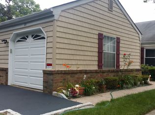23 Forge Ln, Coram, NY 11727