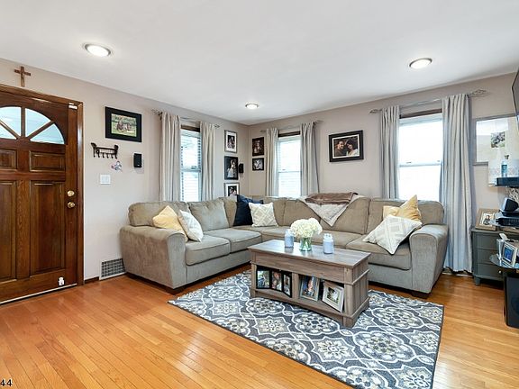 5th image of 41 Columbia Ave