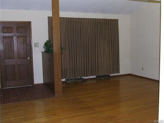 3rd image of 1319 Hendrick Dr