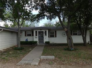 803 Davis St, Grandview, TX 76050